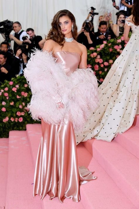 Met Gala 2019 Dresses, Stile Kylie Jenner, Met Gala Outfits, Gala Themes, Met Gala Dresses, Gala Fashion, Gala Outfit, Met Gala Red Carpet, Red Carpet Outfits