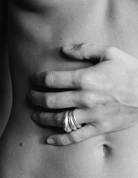 Photographie Art Corps, Foto Top, Fashion Gone Rouge, Photos Originales, Photographie Portrait Inspiration, Sophie Buhai, Body Photography, Losing 40 Pounds, Sterling Silver Rings Set