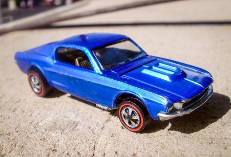 Hot Wheels Mustang, Custom Mustang, Car Parts Decor, Hot Wheels Display, Hot Wheels Cars Toys, Classic Muscle Cars, Hot Wheels Garage, Old Bicycle, Vintage Hot Wheels