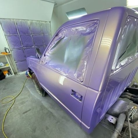 Base Pearlz Novak Purple pearl hitting hard Mr Champ 💪 CustomPaints.com #custompaintsinc #pearlpaint #pearl #flip #Chameleon #glass #wetpaint #showcar #freshpaint #ss #pressure #pressureseason #boxchevy #chevycaprice #chevroletcaprice #chevynation #bubble #bubblecaprice #customrims #rims Car Colors Paint Ideas, Custom Cars Paint Ideas, Candy Paint Cars, Car Colours, Car Paint Colors, Car Paint Jobs, Donk Cars, Car Assesories, Car Things