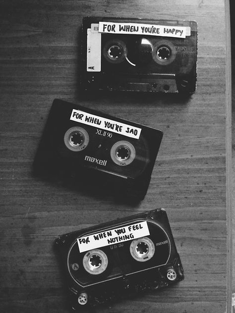 why i love music Tma Aesthetic, Fotocamere Vintage, Black Aesthetics, Collage Des Photos, Music Aesthetic, Black And White Aesthetic, Foto Inspiration, Black N White, White Aesthetic