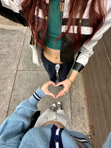 photo inspo with friends #friends #aesthetic #photography #inspiration #cute #heart Friends Heart Picture, Bestie No Face Pics, No Face Photo Ideas Best Friends, No Face Friends Pictures, Two People Selfie Poses, Heart Poses Friends, Mall Pics With Friends, Photo Ideas For Besties, Fake Photo Girlfriend