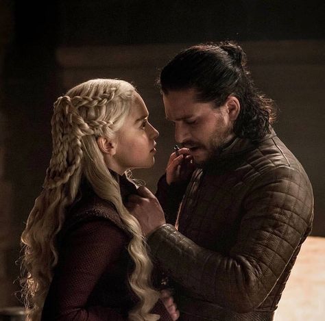 Daenerys and jon Jon Snow Quotes, Daenerys Targaryen And Jon Snow, Straight Hair Looks, Jon Daenerys, Daenerys Targaryen Costume, Danerys Targaryen, Daenerys And Jon, Jon Snow And Daenerys, Game Of Thrones Prequel