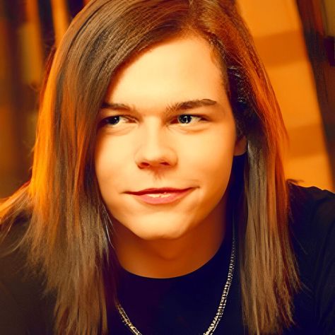 Georg Listing Cute, Georg Listing Now, I Fall To Pieces, Georg Listing, I Go Crazy, Tokyo Hotels, Pop Rock Bands, Tom Kaulitz, Canal No Youtube