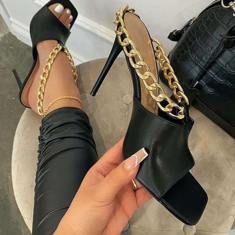 Square Toe Sandals, Office Shoes, Square Toe Heels, Hot Shoes, Fabulous Shoes, Crazy Shoes, Shoe Lover, Shoe Obsession, Mode Style