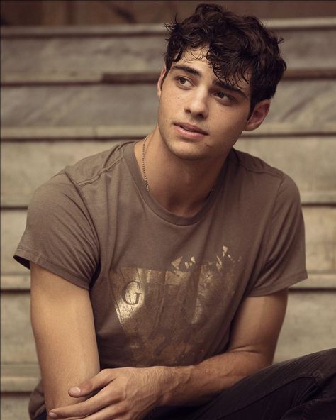 Noah on Instagram: “The immaculate attention you give to surfaces under those rocks that most of us just skip across the lakes of our viewer’s minds without a…” Klance Au, Noah Centineo, Lara Jean, Actors Male, Young Actors, Attractive Guys, Hot Actors, Cute Celebrities, Film Serie