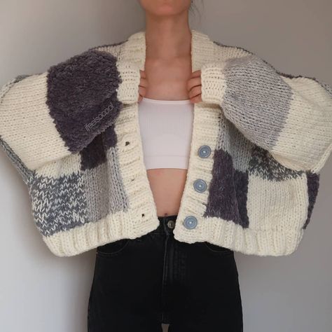 I Feel So Cool on Instagram: “always wanted to knit a grey one, so here it is! what do you think, what should we call this one? we're open for suggestions 😍 . . . . .…” Crochet Sweater Design, The Cardigans, Oversize Pullover, Patchwork Cardigan, Crochet Fashion Patterns, Crochet Cardigan Pattern, Oversized Pullover, Icy Blue, Crochet Crop Top