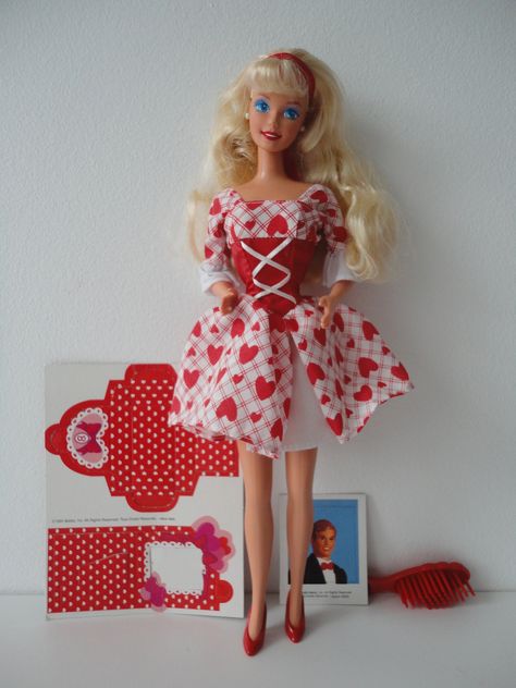 Barbie Valentine Sweetheart BD1995 #14644 Kawaii, Barbie Valentines, Barbie Valentine, Valentine Barbie, Father Daughter Photos, 90s Barbie, Barbie 1990, Retro Barbie, Barbie 80s