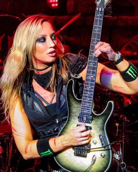 Bordeaux, Heavy Metal Guitar, Nita Strauss, Heavy Metal Girl, Rock Girl, Women Of Rock, Heavy Metal Rock, Guitar Girl, Female Guitarist