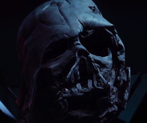 Darth Vader Melted Helmet Replica Vader Helmet, Darth Vader Helmet, Star Wars Vii, Star Wars 7, Dark Vador, Fan Theories, Episode Vii, Septième Art, The Force Awakens