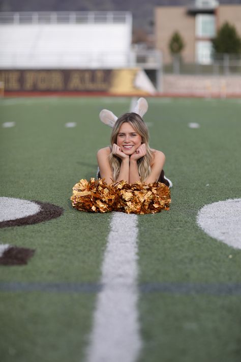 Cheer Pictures Individual Photo Ideas, Cheerleader Picture Ideas, Cheer Leading Pictures, Cheer Pictures Professional, Football Cheerleader Senior Pictures, Cheer Professional Pictures, Pom Senior Pictures, Senior Pics Cheerleader Picture Ideas, Cheer Pictures Senior