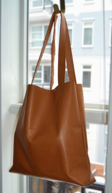 Couture, Faux Leather Bag Pattern, Leather Tote Pattern, Diy Leather Tote Bag, Tote Bag Pattern Leather, Diy Leather Tote, Simple Leather Bag, Bucket Bag Pattern, Handmade Leather Tote Bag