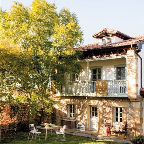 Garden House Interior, Spain House, Stil Rustic, Interior Shutters, English Country Decor, Rural House, Mediterranean Decor, Mediterranean Homes, Garden House