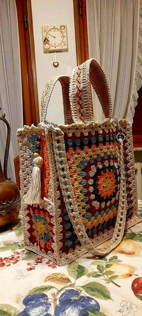 Brilliant Ideas - It's my first crochet bag and I'm so... Dark Crochet Aesthetic, Crochet Stuff To Sell, Crochet Summer Projects, Crochet Small Bag, Kat Haken, Crochet Hippie, Granny Square Haken, Scrap Yarn Crochet, Mode Crochet