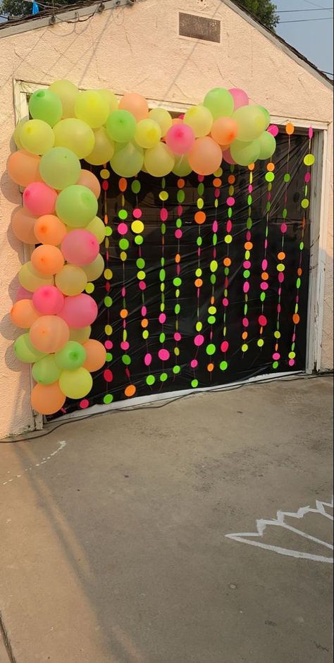 Daytime Neon Party, Neon Diy Decorations, Neon Color Birthday Party Ideas, Neon Blacklight Party, Neon 90s Party, Neon Themed Party Decorations, Neon Birthday Party Theme, Glow Party Photo Booth Backdrop Ideas, Neon New Years Eve Party