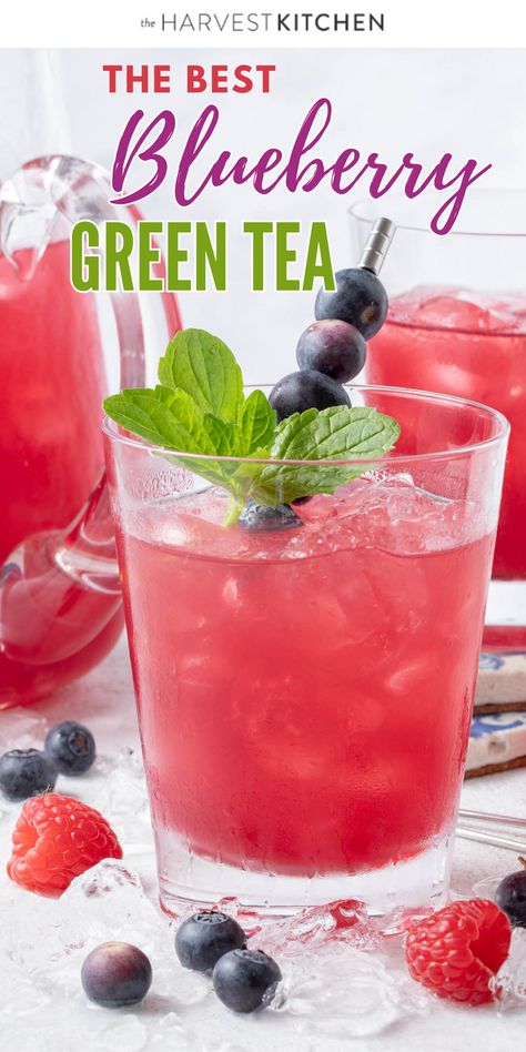 Iced Antioxidant Rich Blueberry Green Tea is a light and refreshing drink that you’ll want to sip on all day long! This easy iced green tea recipe is made with blueberries blended with green tea and sweetened with honey. Iced Green Tea Limeade, Infused Green Tea Recipes, Infused Green Tea, Healthy Iced Green Tea Recipe, Best Green Tea Recipes, Gallon Iced Tea Recipe, Green Tea Fruit Drinks, Cold Green Tea Drinks, Green Tea Recipes Iced