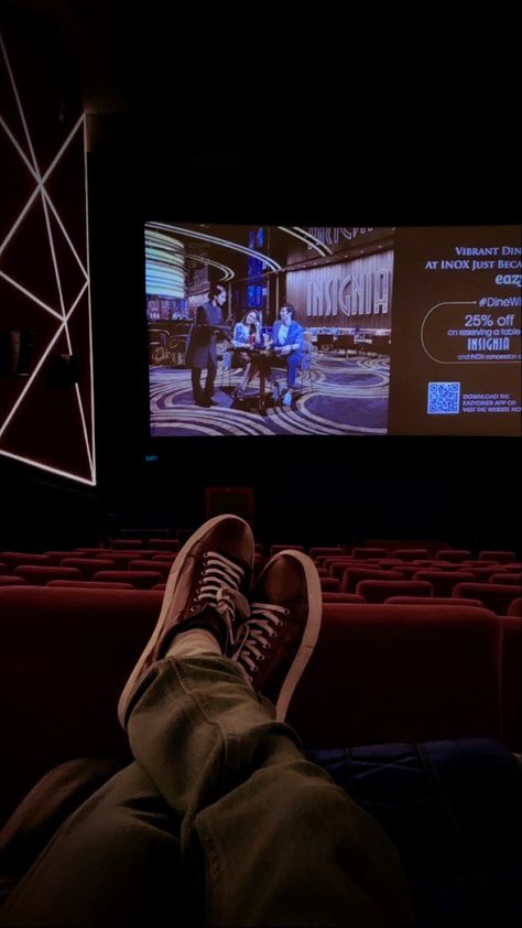 Movie Theatre Aesthetic Popcorn, Watch Movies Aesthetic Photo, Movie Watcher Aesthetic, Movie Fan Aesthetic, Popcorn Movie Night Aesthetic, At The Movies Aesthetic, Inox Movie Theatre Snap, Movie Nerd Aesthetic, Going To The Movies Aesthetic