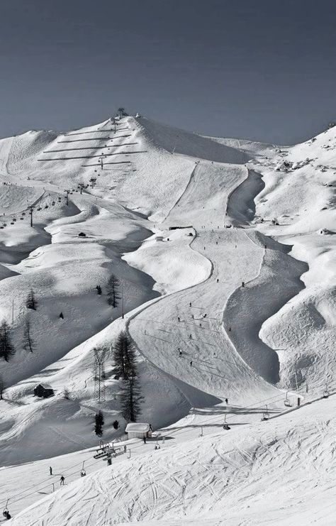 Après Ski Aesthetic | Winter | Ski Outfit Inspo | Chalet Chic | Wealthy | French Alps | Aspen Skiing Aesthetic, Ski Aesthetic, Ski Slope, Ski Rental, Winter Schnee, Snow Trip, The Dolomites, Ski Holidays, Ski Season