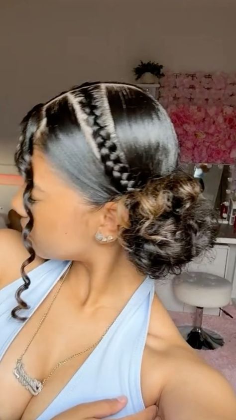 Cute Colors To Dye Your Curly Hair, Braids Hairstyles Latina, Claw Clip Baddie Hairstyles, Hair Styles That Last Long, White Woman Hairstyle, Cute And Easy Hairstyles For Black Women, Curly Hairstyles Not Down, Cute Curly Protective Hairstyles, Different Types Of Curly Hair Texture