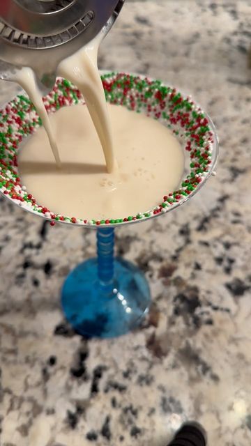 Sugar Cookie Martini, Cookie Martini, Christmas Martini, Christmas Foods, Vanilla Vodka, Alcohol Drink, Happy Hours, Alcohol Drink Recipes, Holiday Drinks