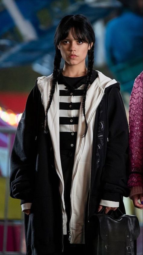 Jenna Ortega Wednesday Addams, Wednesday Jenna, Black Oversized Hoodie, Wednesday Addams Outfit, Jenna Ortega Wednesday, Wednesday Outfit, Colleen Atwood, Harley Quinn Halloween, Western Jacket