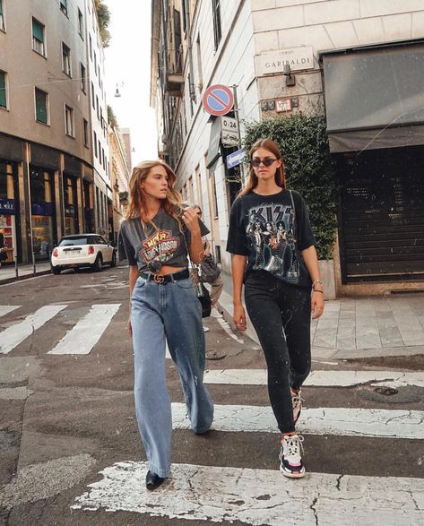 MILLY + WOLF VINTAGE on Instagram: “STRUT IT ⚡️👕 @hannahliza + @whaelse 🖤” Rock Style, Looks Hip Hop, Millennials Fashion, Fashion Blogger Style, Modieuze Outfits, Teenager Outfits, Tshirt Outfits, Big Fashion, Casual Fall Outfits