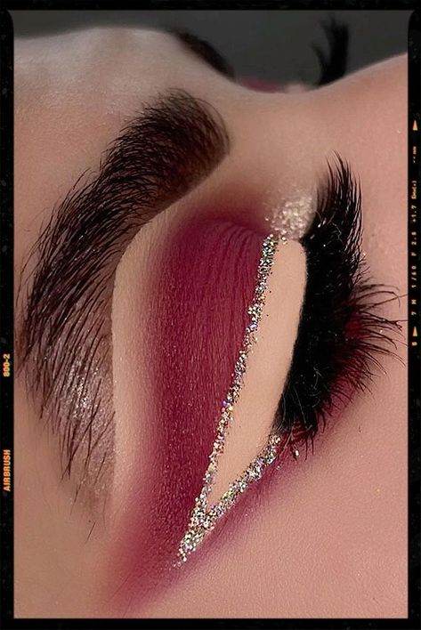Berry Shadow with Nude Liner Sliver Eyeshadow, Bright Eyeshadow Looks, Burgundy Eyeshadow, Shadow Ideas, Liner Makeup, App Filter, Bright Eyeshadow, White Eyeshadow, Airbrush App