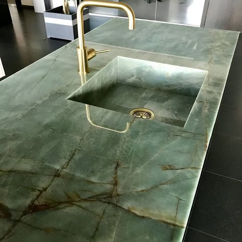 emerald green kitchen countertops Archivi - Acemar Green Marble Kitchen, Green Kitchen Countertops, Emerald Green Kitchen, 2023 Kitchen Design, Mediterranean Style Bathroom, 90s Room, Green Kitchen Island, 2023 Kitchen, Marble Kitchen Island