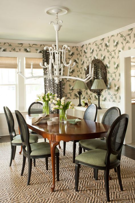 I like everything but the chandelier. I think it is too big. Room Decorating Ideas, Dining Room Decorating Ideas, Dining Room Decorating, Stylish Dining Room, Dining Room Wallpaper, Dining Room Ideas, Traditional Dining Room, Elegant Dining Room, Beautiful Wallpaper