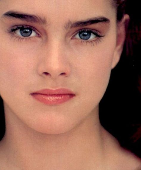 Brooke Shields Eyebrows, Young Brooke Shields, Brooke Shields Young, Face Structure, Face Yoga Facial Exercises, Angels Beauty, Good Traits, Celebrity Makeup Looks, Thick Eyebrows