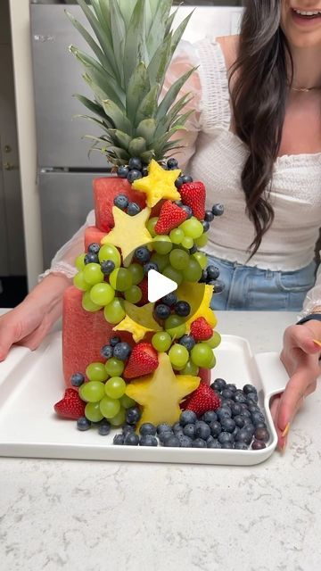 Jane Brain on Instagram: "She made a cake out of watermelon 😍" Watermelon Fruit Cake Ideas, Cake Made Of Fruit Birthday, Watermelon Decorated Cake, Watermelon Cake Fruit, Watermelon Theme Cake, Watermelon Party Food, Fruit Cake Ideas, Watermelon Sculpture, Cake Made Of Fruit