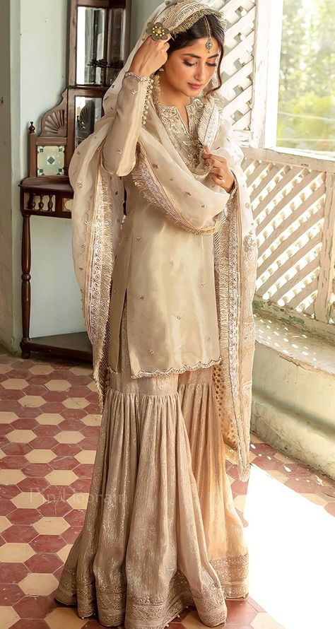Nikkah Garara Dress, Nikkah Inspo Dresses, Nikkah Garara, Nikkah Dress Ideas, Pakistani Suits For Wedding, Simple Nikah Outfit, Mayun Dresses Pakistani, Nikkah Sharara, Garara Dress Pakistani Bridal
