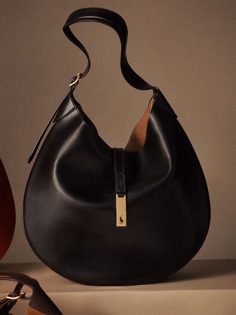 Black Leather Shoulder Bag For Women, Black Bag Outfit Casual, Winter Bags 2023, Black Leather Hobo Bag, Minimalist Leather Bag, Bag Trends 2024 Women, Cute Black Bag, Timeless Bags Classy, 2024 Bags Trends