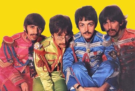 The Beatles Sgt Pepper' cover photo session. 16 The Beatles Poster Sgt Pepper, Paul Sgt Pepper, Beatles Computer Wallpaper, The Beatles Sgt Pepper, Beatles 1967, Beatles Album Covers, Sgt Peppers Lonely Hearts Club Band, Beatles Sgt Pepper, The Beatles 1