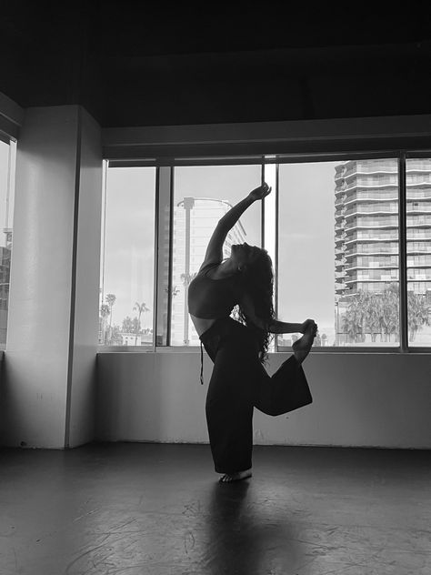 Dance Hobby Aesthetic, Dancing Vision Board Pictures, Dance Black And White Aesthetic, Black And White Dance Aesthetic, Jazz Dancing Aesthetic, House Dance Aesthetic, Contemporary Dancing Aesthetic, Contempory Dance Aesthetic, Jazz Dancers Aesthetic