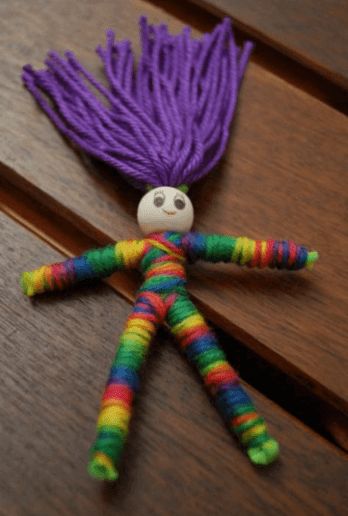 Worry doll made from pipe cleaners Pipe Cleaner Crafts, Yarn Crafts For Kids, Yarn Dolls, Worry Dolls, Love Learning, Pipe Cleaners, Rainbow Kids, Popsicle Sticks, Pipe Cleaner