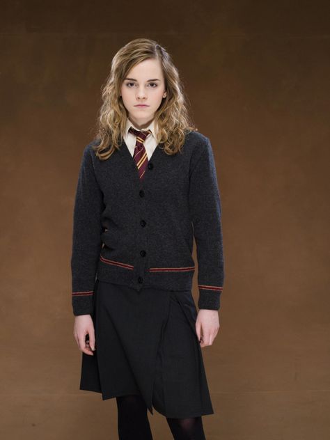 Hermione Granger Emma Watson Una de las famosas más bellas ❣️ Hermione Costume, Scorpius And Rose, Hery Potter, Hermonie Granger, Hogwarts Uniform, Harry Potter Universe, Gogo Tomago, Buku Harry Potter, Images Harry Potter