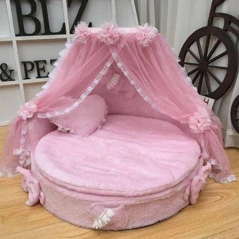 Princess Dog Bed, Luxury Dog Kennels, Personalized Dog Beds, Dog Bed Luxury, Puppy Room, Dog Bed Mat, Pet Sofa Bed, Pet Spaces, Pet Kennels