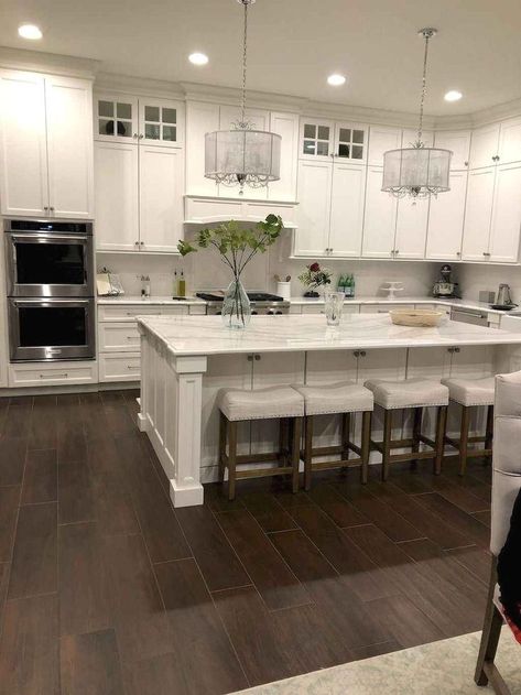 White Kitchen Remodel, Kitchen Remodel Cabinets, Modern White Kitchen, Hal Decor, Farmhouse Kitchen Remodel, White Kitchen Remodeling, Kitchen Diy Makeover, Kitchen Remodel Layout, Cabinets Ideas