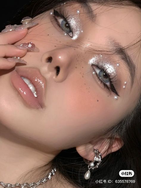 Xiaohongshu Makeup, Silvester Make Up, Maquillage On Fleek, Rhinestone Makeup, Cute Eye Makeup, Ulzzang Makeup, Swag Makeup, Ethereal Makeup, Dope Makeup