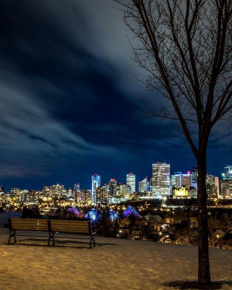 Such an amazing shot of downtown Edmonton! 😍 Calgary Downtown Night, Edmonton Alberta Aesthetic, Edmonton Aesthetic, Edmonton Photography, Canada Edmonton, Downtown Edmonton, City Aesthetics, Drake Photos, Travel Aesthetics