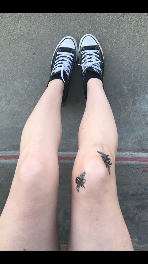 Rose Above Knee Tattoo, Bee Leg Tattoos Women, Bumble Bee Knee Tattoo, Knee Tattoo Plant, Tiny Knee Tattoo, Bee Knees Tattoo, Bees On Knees Tattoo, Funny Knee Tattoo, Bee Knee Tattoos Women