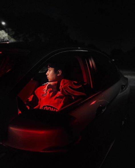 Car Night Photography, Aesthetic Pics In Car, Car Guy Aesthetic, Night Car Photography, Car Photo Aesthetic, Night Photoshoot Aesthetic, Car And Man, Red Aesthetic Instagram, Car Pics Aesthetic