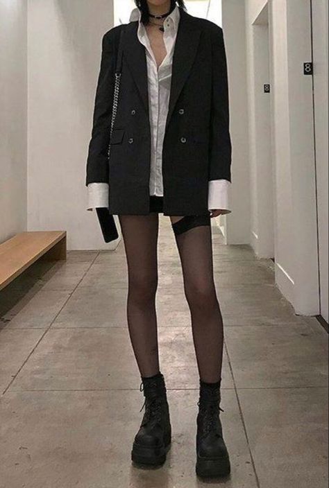 things to buy: oversized white shirt, long black blazer wear with black stockings with stay ups, knee high lws Stile Kendall Jenner, Designer Ties, Estilo Punk, Mode Kpop, Stil Inspiration, Triangle Pattern, 가을 패션, Mode Inspo, Mode Vintage