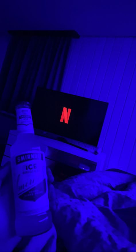 Netflix and Chill Bedroom Netflix And Chill, Couples Netflix Bed, Netflix And Chill Aesthetic Night Couple, Netflix Chill Aesthetic, Snap Netflix And Chill, Fake Snaps Night Room Bed, Netflix And Chill Aesthetic Night, Netflix And Chill Couple, Netflix And Chill Aesthetic