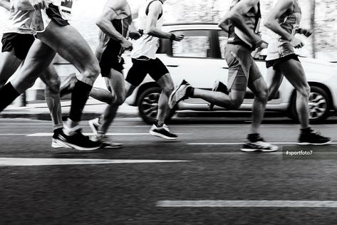 Group Running Aesthetic, City Running Aesthetic, Running Marathon Aesthetic, People Running Aesthetic, Running Aesthetic Men, Sports Moodboard, Marathon Illustration, Marathon Photography, Running Black And White