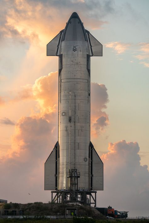 Space X Starship, Space X Wallpaper, Spacecraft Aesthetic, Rocket Concept Art, Starship Wallpaper, Space X Rocket, Cosmic Perspective, Cornfield Chase, Space Art Wallpaper