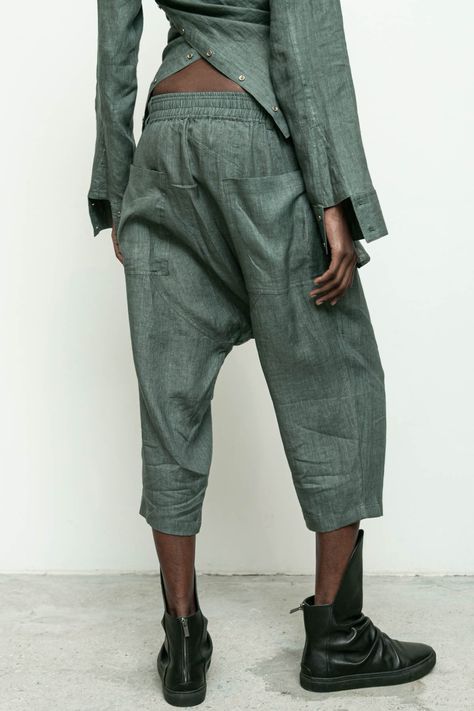 100% linen/ harem short/ elastic waist/ relaxed fit Jimai is 5'10" size 2 wearing size XS Croquis, Couture, Linen Harem Pants, Harem Shorts, Women's Outfits, Knit Bottom, Linen Clothing, Linen Trousers, Outerwear Sweater