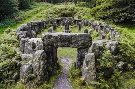 Ancient Ireland, Scotland and England had a fantastic folk religion that has been classed as Celtic. The way into understanding these religions is through the Druids. Stonehenge, Ancient Ruins, Druids Temple, Ancient Ireland, Standing Stone, Sacred Places, Fantasy Warrior, North Yorkshire, Magical Places