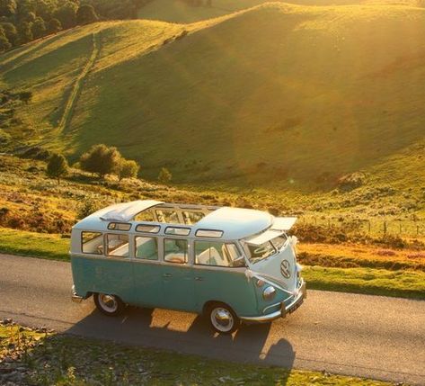 #VolkswagenT2 #VWMicrobus #VolkswagenT3 #VolkswagenSplitscreen #Vanagon #Eurovan #VWT4 #VWT5 #VWT6 Volxwagon Van, Vw Kampeerwagens, Kombi Clipper, Vw Minibus, Hippie Vans, Vw California T6, Kombi Motorhome, Wedding Transport, Van Vw